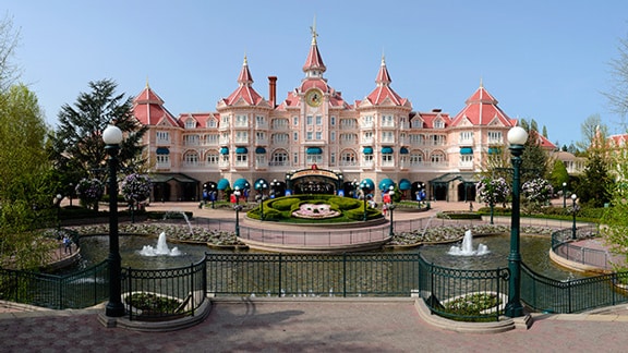 List Of Destinations Disney Vacation Club Disneyland Hotel In Paris And Its Surrounding Gardens Fountain