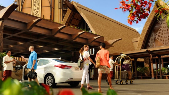 Guests arriving at the entrance to Aulani, A Disney Resort & Spa