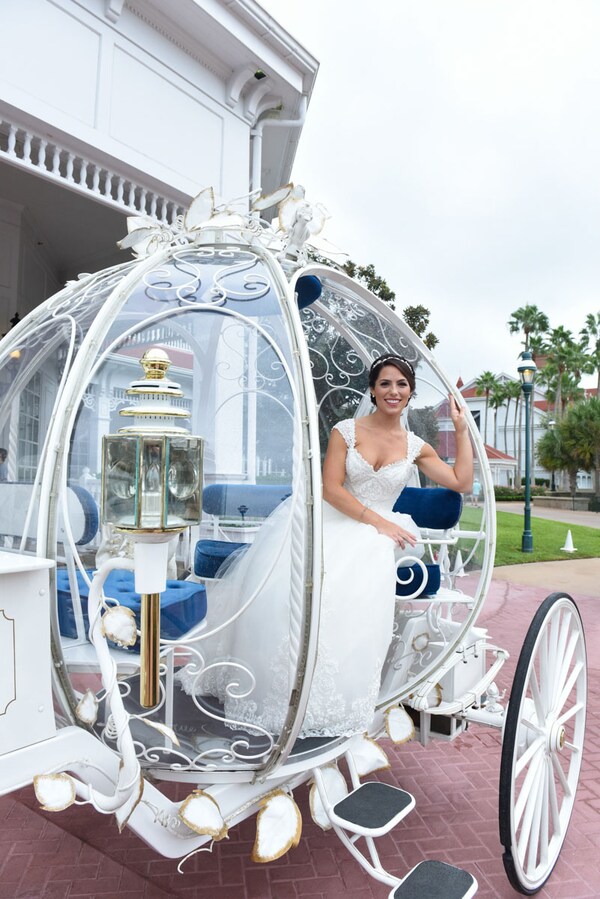 Walt Disney World Wedding Spotlight Stephanie And Robbie Disney Weddings   C0eeaf21927fb575b1e1c6bcfa8be4af 